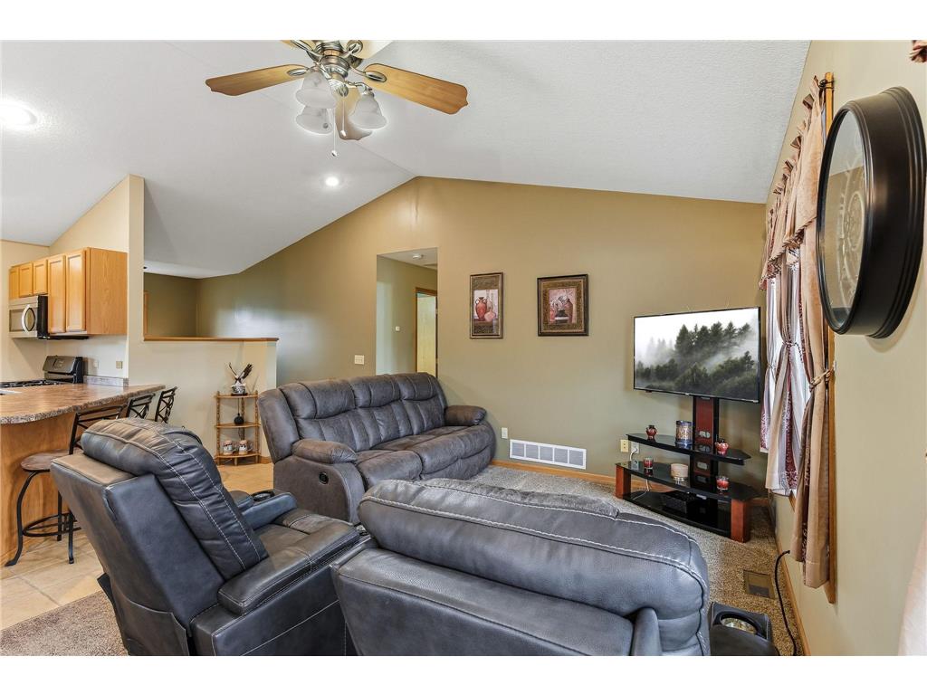37888 Hawthorne Avenue North Branch MN 55056 7087047 image9