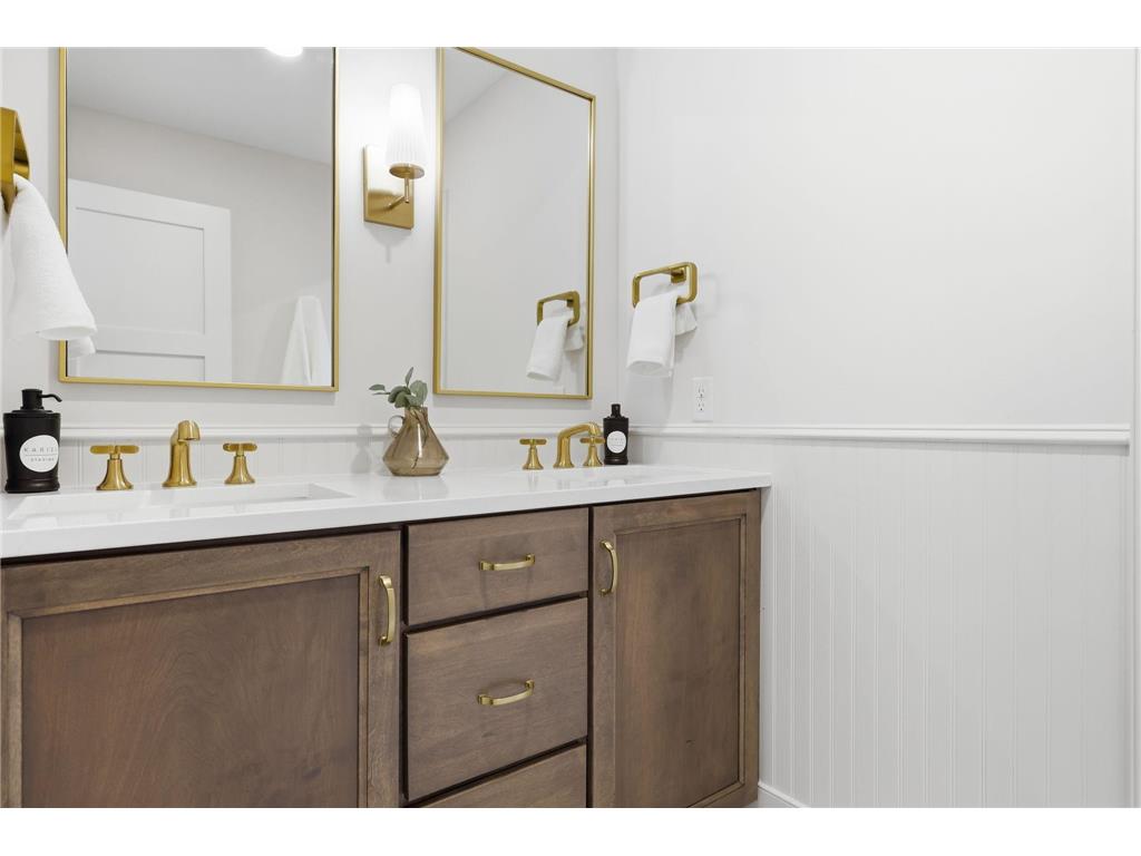 380 Laurel Curve Golden Valley MN 55426 7023931 image28