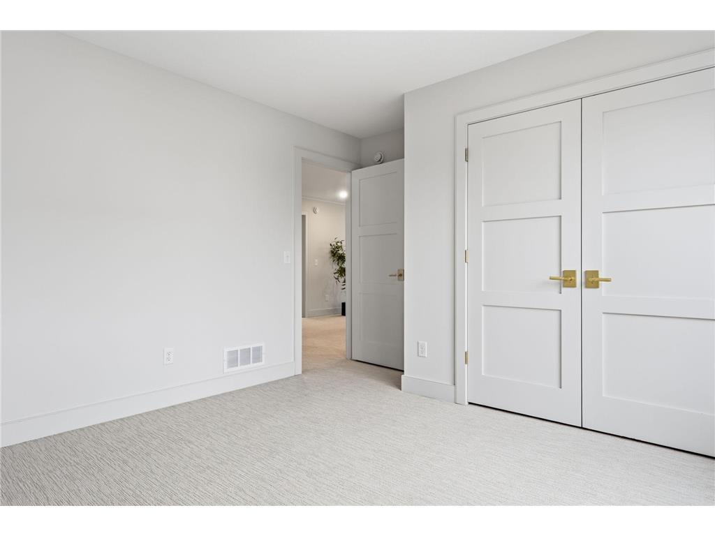 380 Laurel Curve Golden Valley MN 55426 7023931 image30