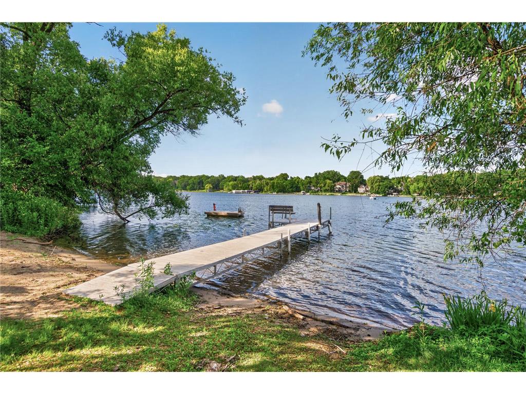 381 Del Rio Drive Chanhassen MN 55317 - Lotus Lake 7081455 image2