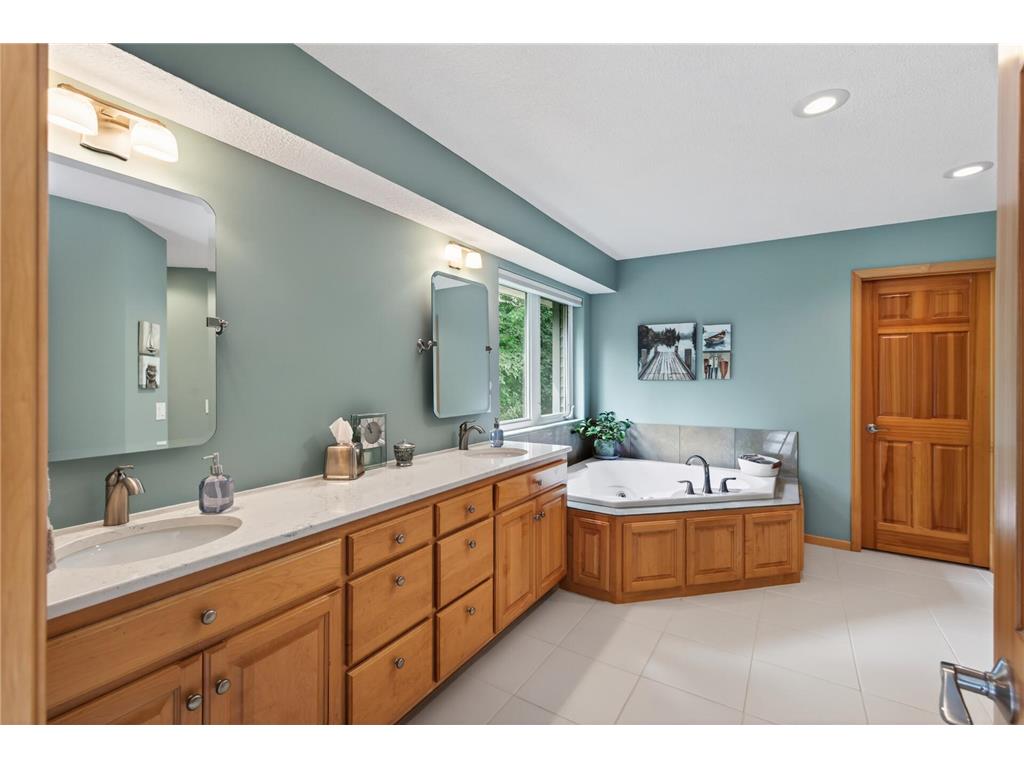 381 Del Rio Drive Chanhassen MN 55317 - Lotus Lake 7081455 image43