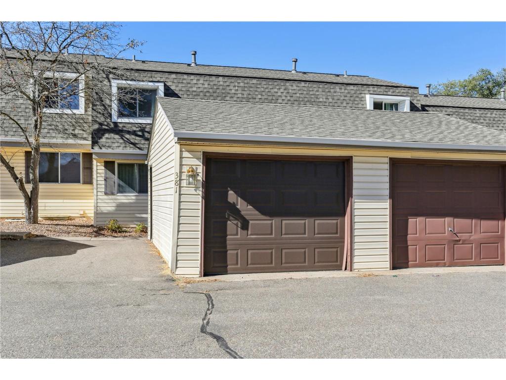 381 Pond Court S Maplewood MN 55119 6673863 image1