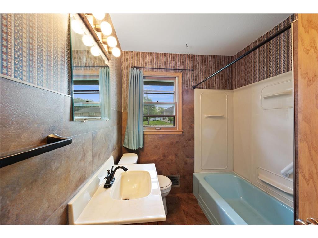 3815 Douglas Drive N Crystal MN 55422 7089997 image10