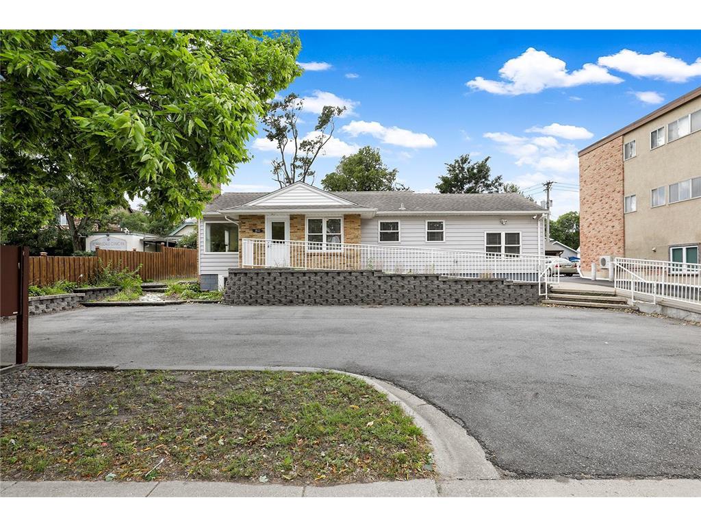 3821 W Broadway Avenue Robbinsdale MN 55422 6761654 image1