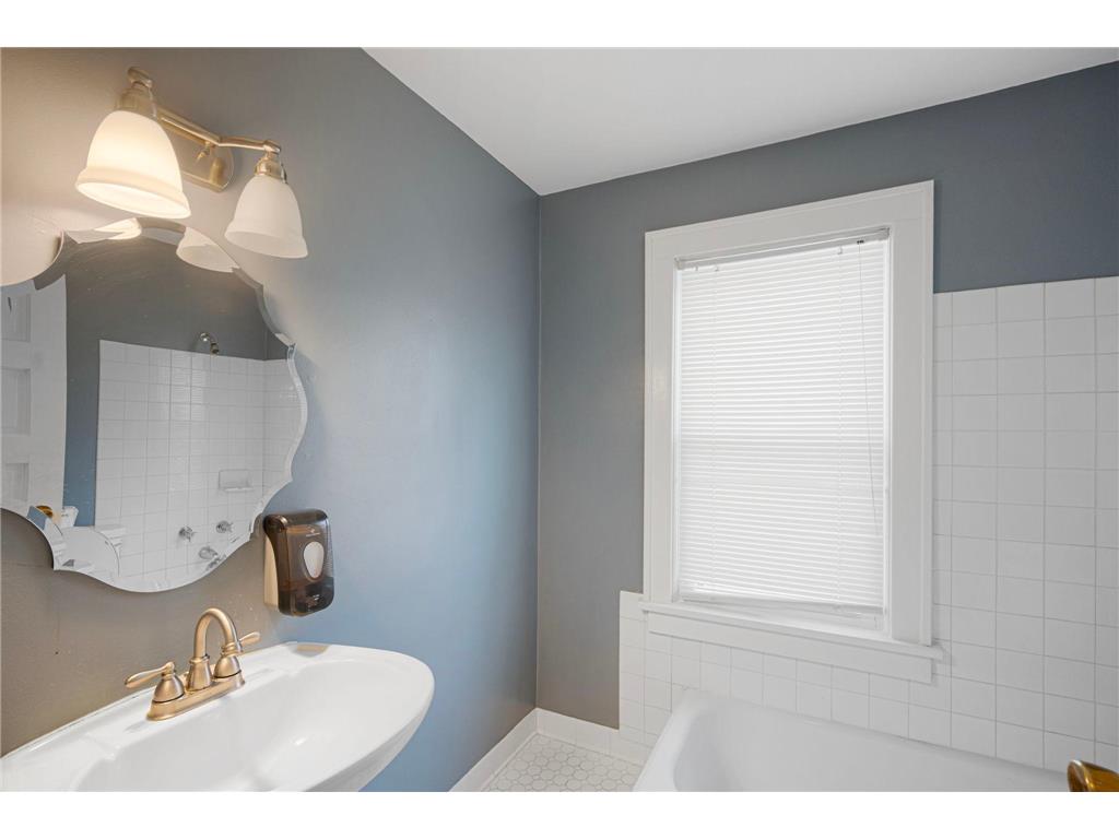 3826 W Broadway Avenue Robbinsdale MN 55422 7018923 image23