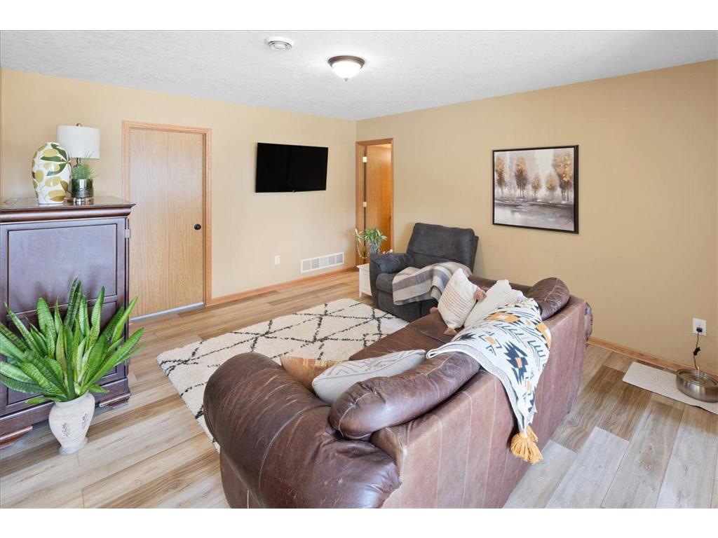 38260 Explorer Circle North Branch MN 55056 7049721 image29