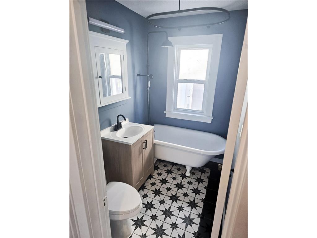 3830 Queen Avenue N Minneapolis MN 55412 6765537 image13