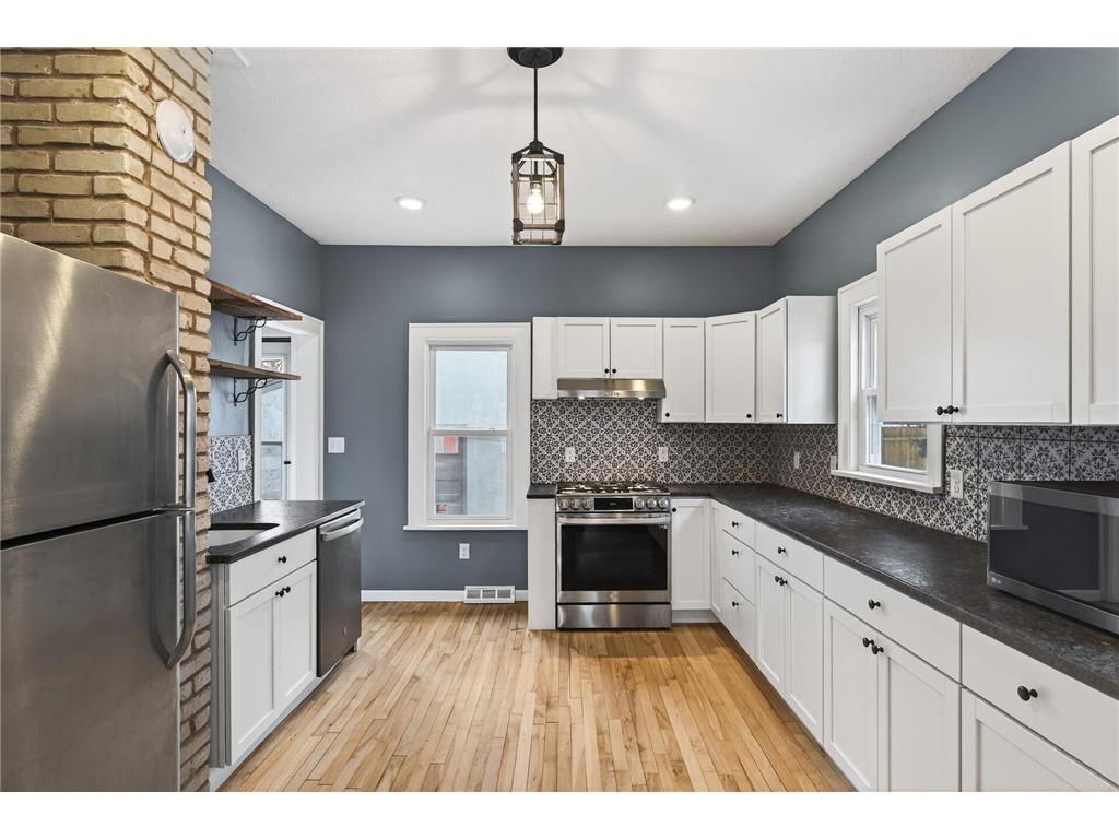 3830 Queen Avenue N Minneapolis MN 55412 6765537 image23