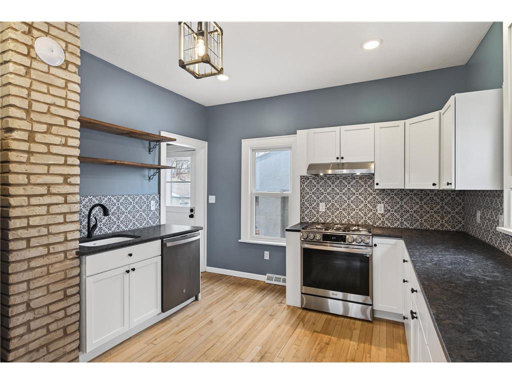 3830 Queen Avenue N Minneapolis MN 55412 6765537 image24