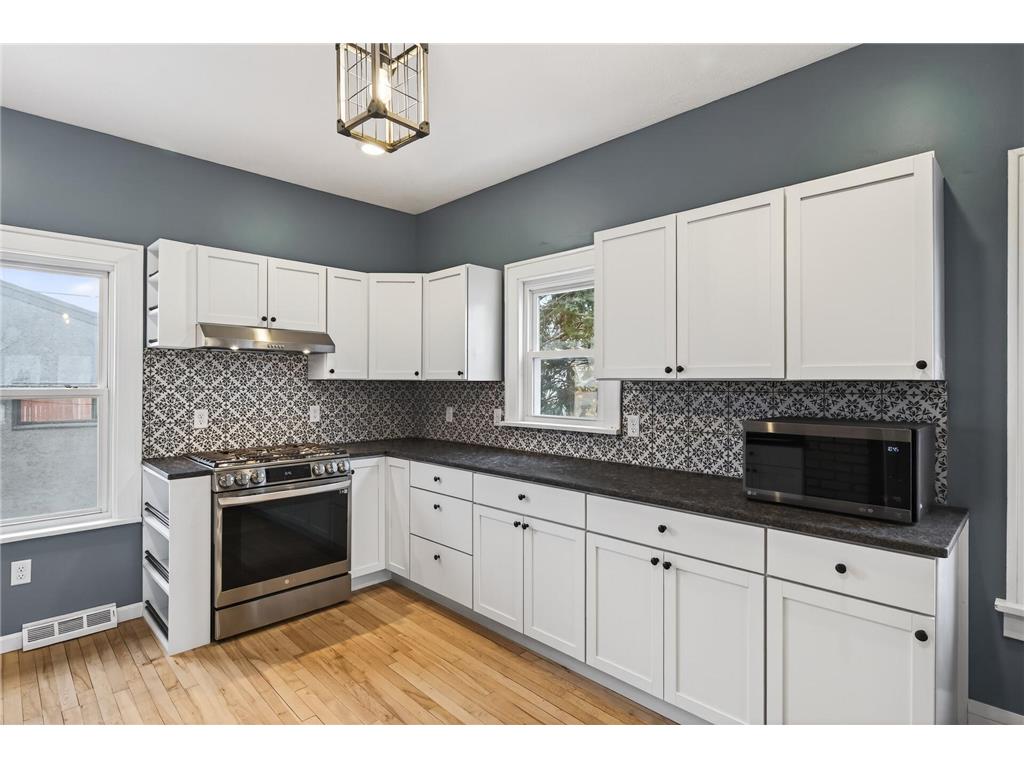 3830 Queen Avenue N Minneapolis MN 55412 6765537 image25