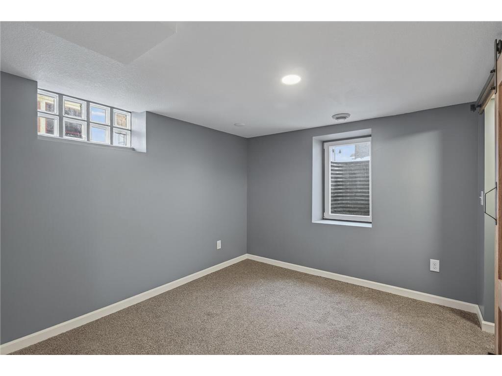 3830 Queen Avenue N Minneapolis MN 55412 6765537 image32