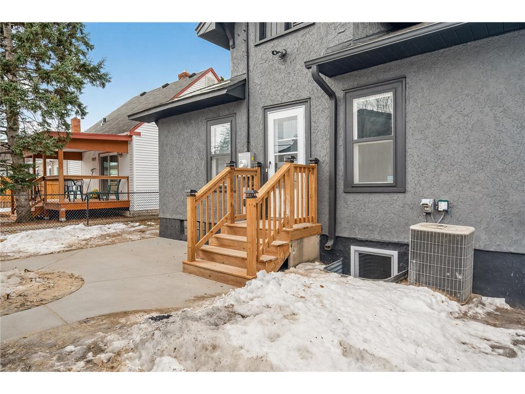 3830 Queen Avenue N Minneapolis MN 55412 6765537 image36