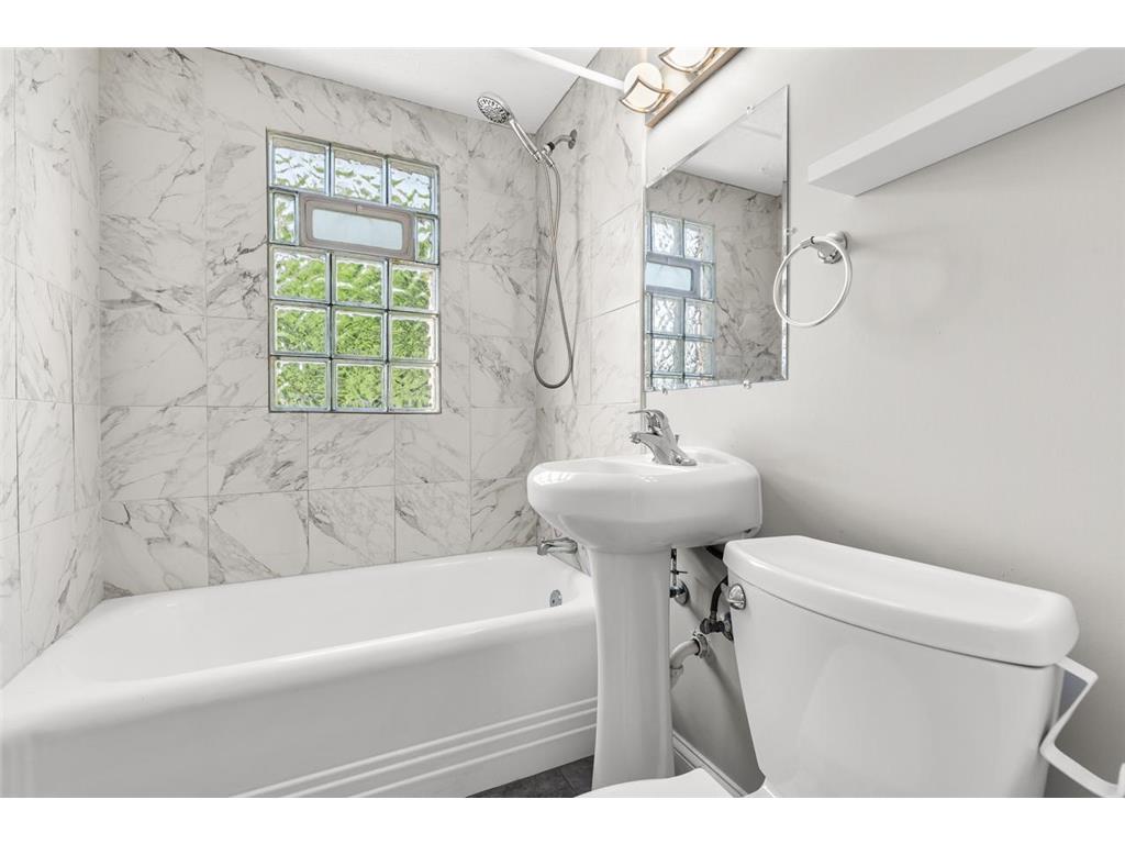 3847 Aldrich Avenue N Minneapolis MN 55412 6798926 image17