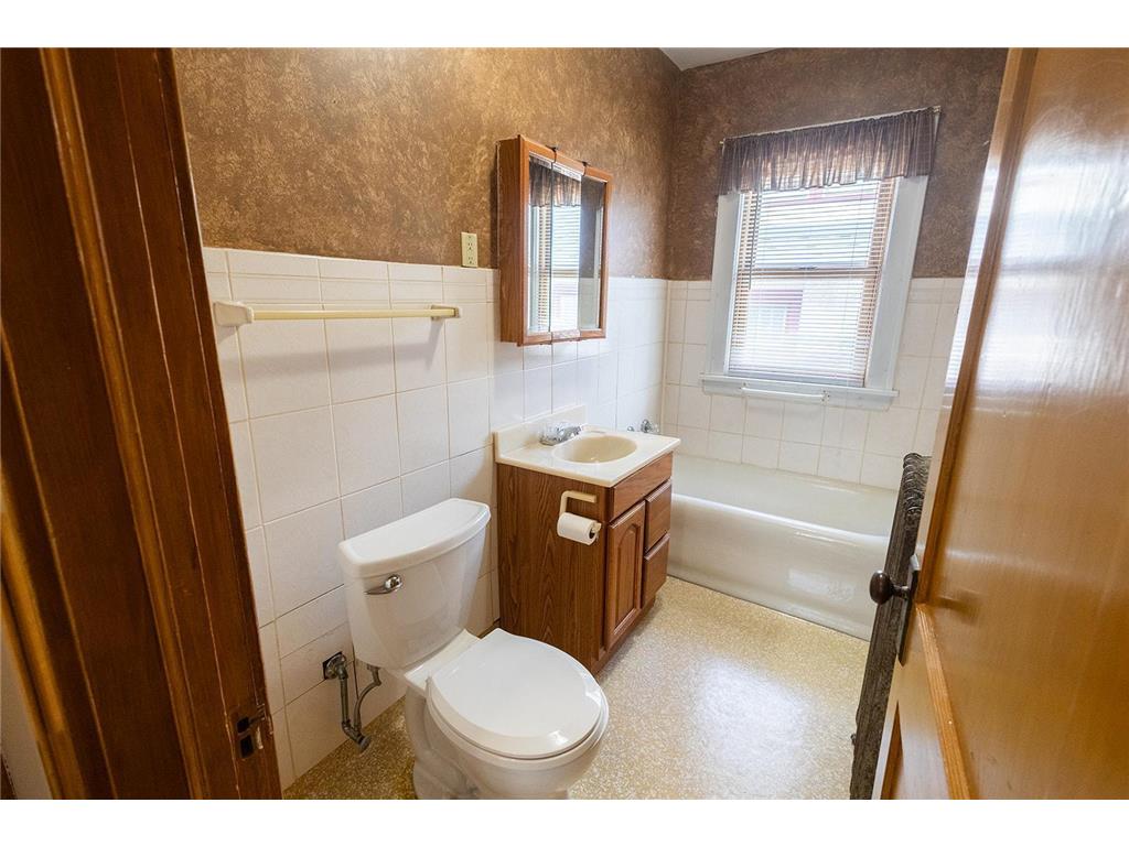3847 Queen Avenue N Minneapolis MN 55412 7037604 image9