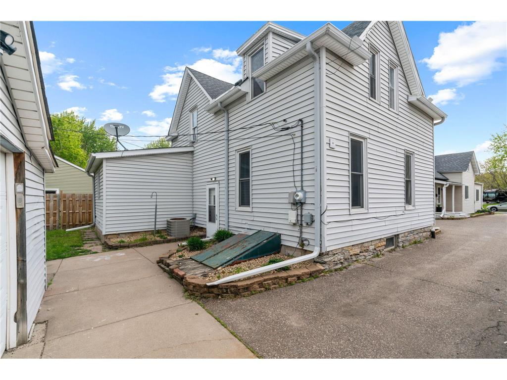385 - 387 Stryker Avenue Saint Paul MN 55107 7082016 image64
