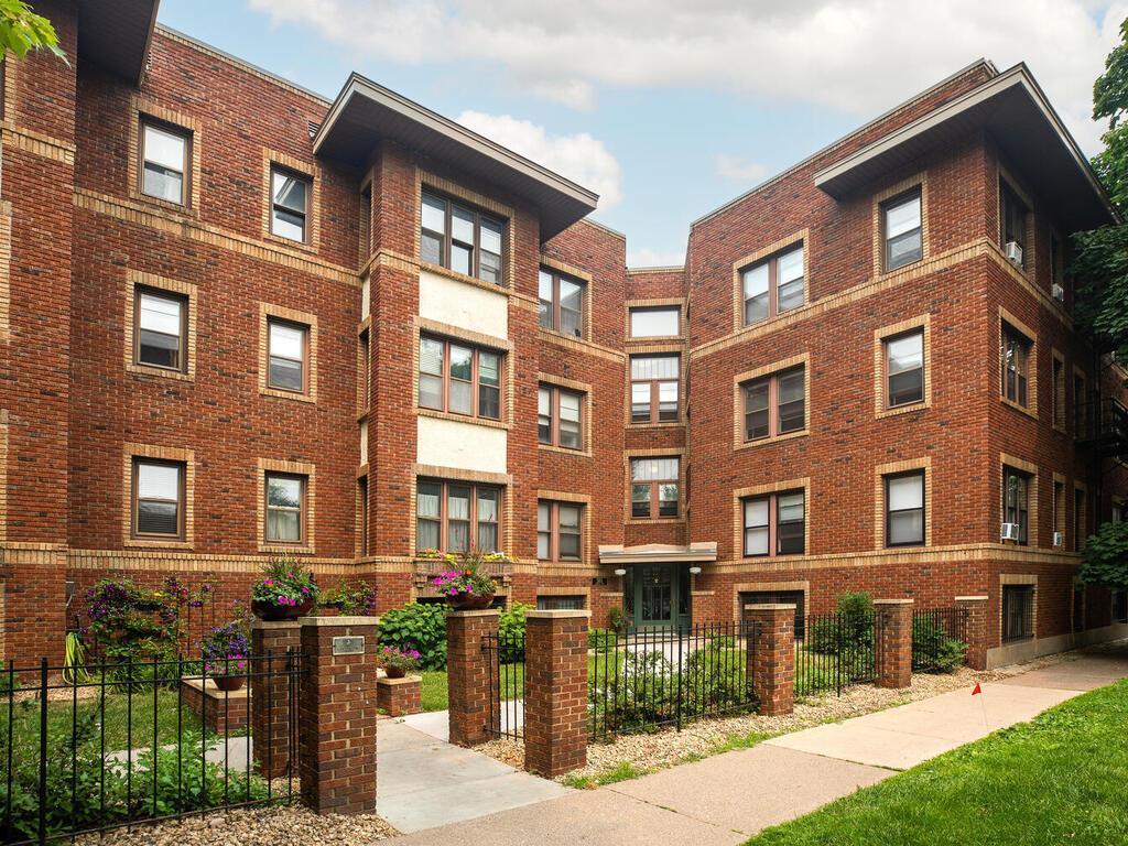 385 Laurel Avenue 106, Saint Paul, MN 55102 MLS 6388384 Edina Realty