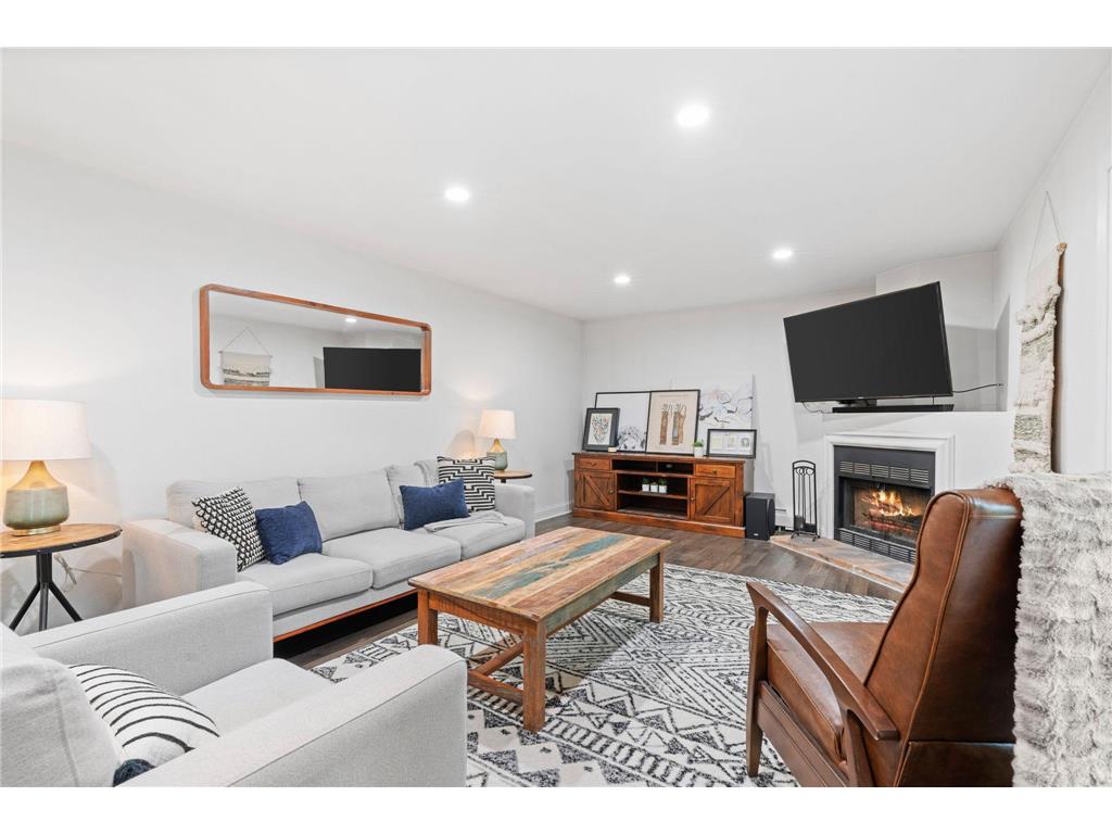3850 Plymouth Boulevard #212 Plymouth MN 55446 6735775 image1