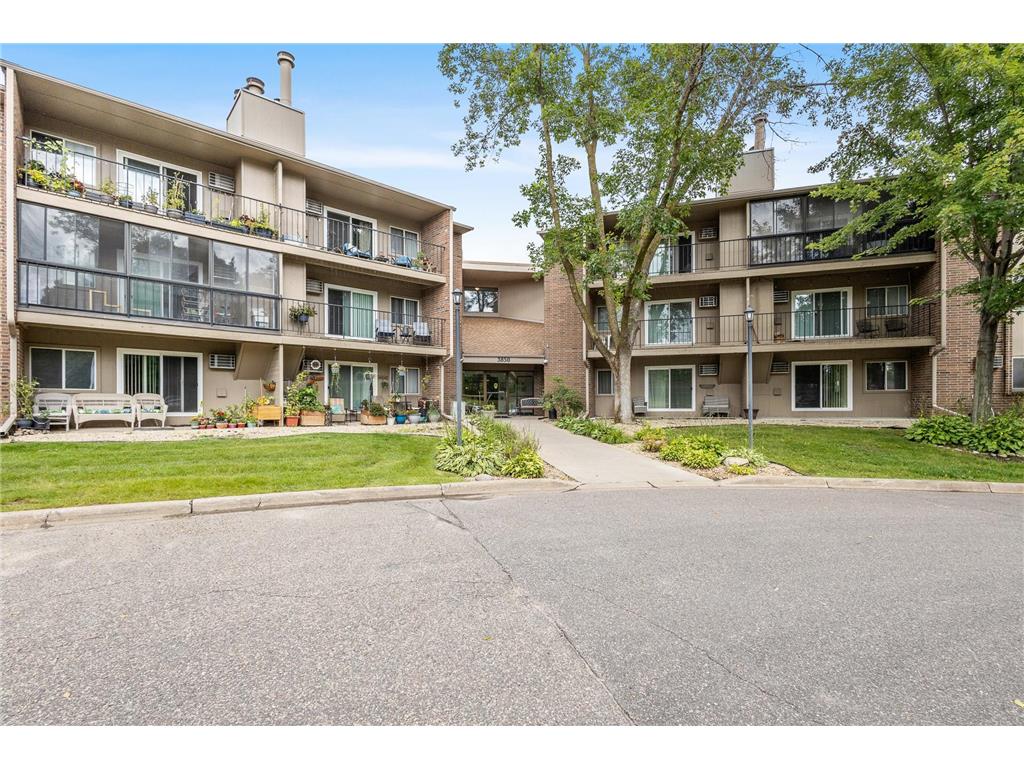 3850 Plymouth Boulevard #220 Plymouth MN 55446 6558563 image1