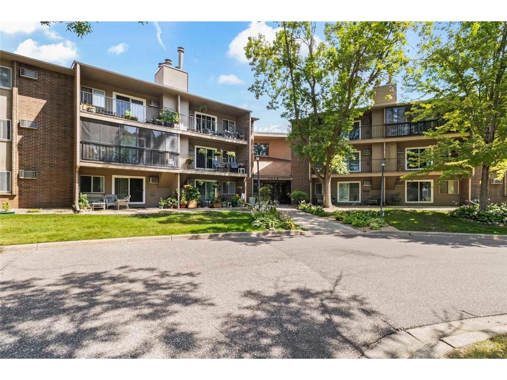 3850 Plymouth Boulevard #223 Plymouth MN 55446 6409341 image1