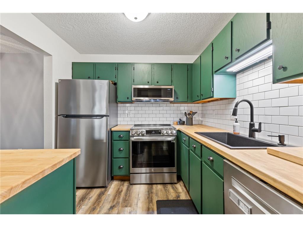 3850 Plymouth Boulevard #223 Plymouth MN 55446 7042587 image4