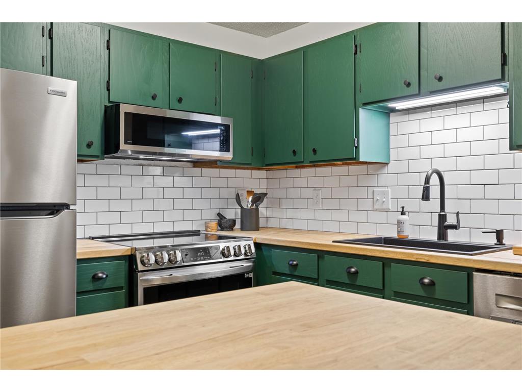 3850 Plymouth Boulevard #223 Plymouth MN 55446 7042587 image6