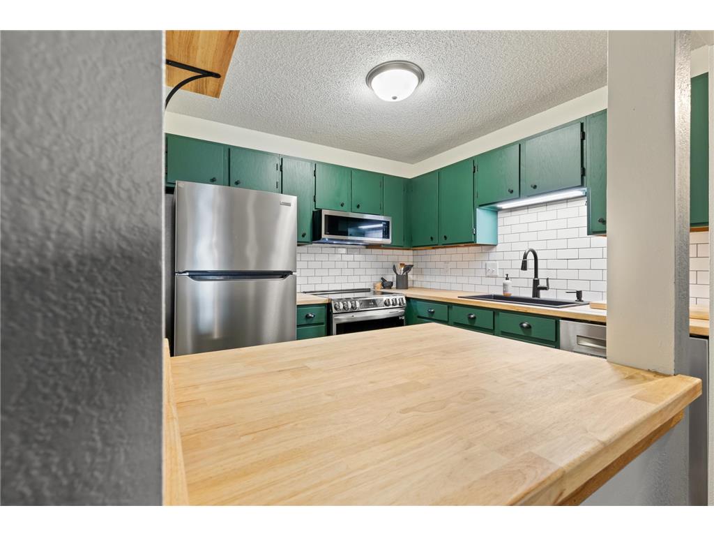 3850 Plymouth Boulevard #223 Plymouth MN 55446 7042587 image7