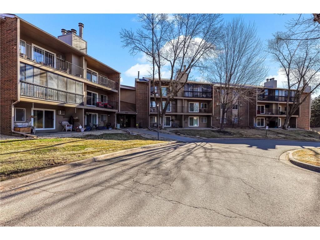 3850 Plymouth Boulevard #323 Plymouth MN 55446 7038393 image1