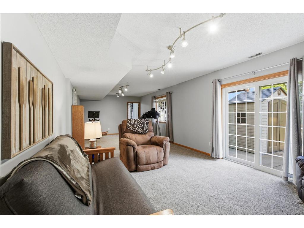 3851 Featherstone Circle Woodbury MN 55125 7068363 image40