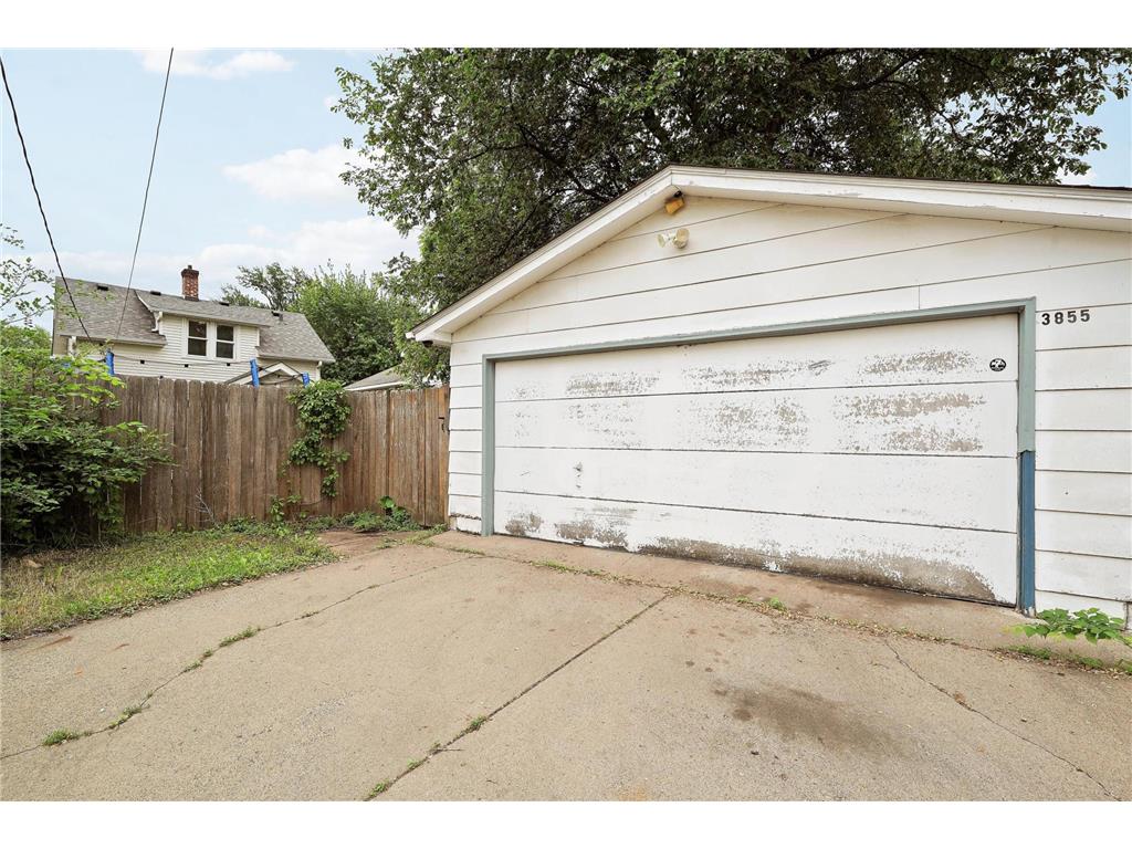 3855 Bryant Avenue N Minneapolis MN 55412 7088729 image25
