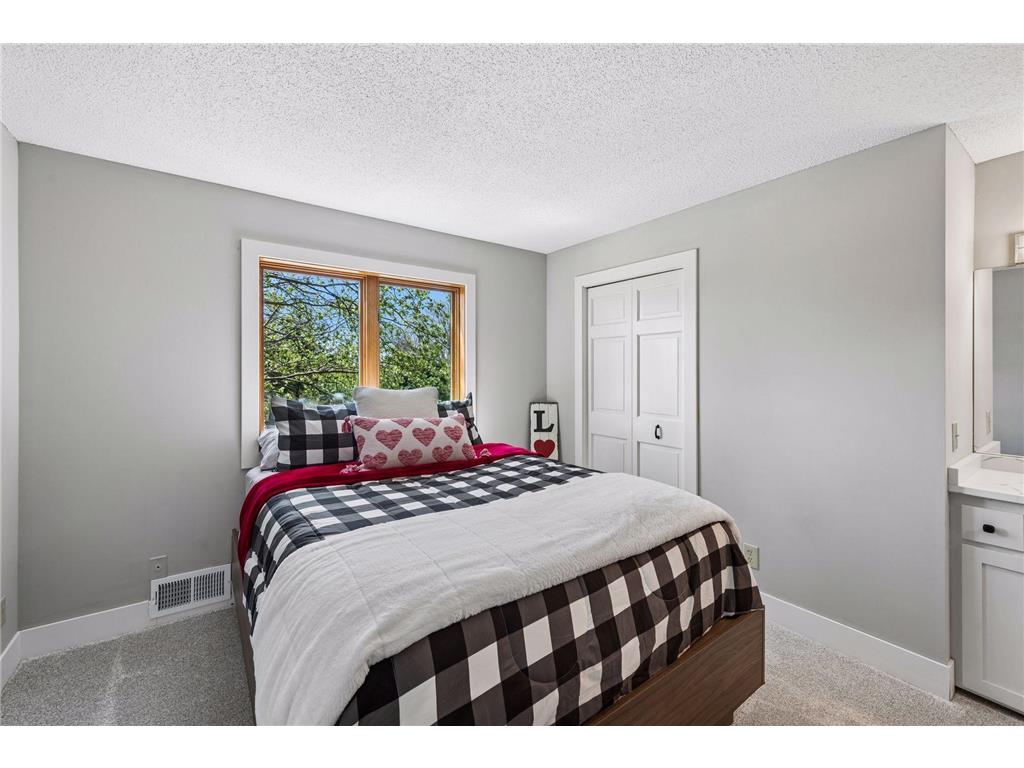 3861 Lone Cedar Lane Chanhassen MN 55318 - Minnewashta 7062446 image29