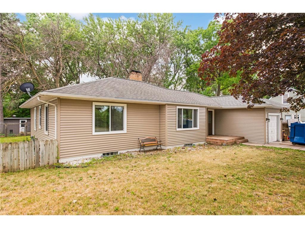 388 Viking Drive E, Maplewood, MN 55117 MLS 6392811 Edina Realty