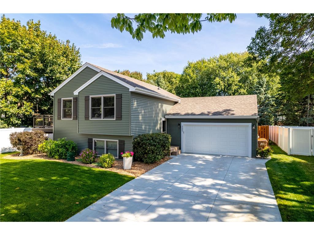 3887 Hallmark Avenue N Oakdale MN 55128 6434749 image1