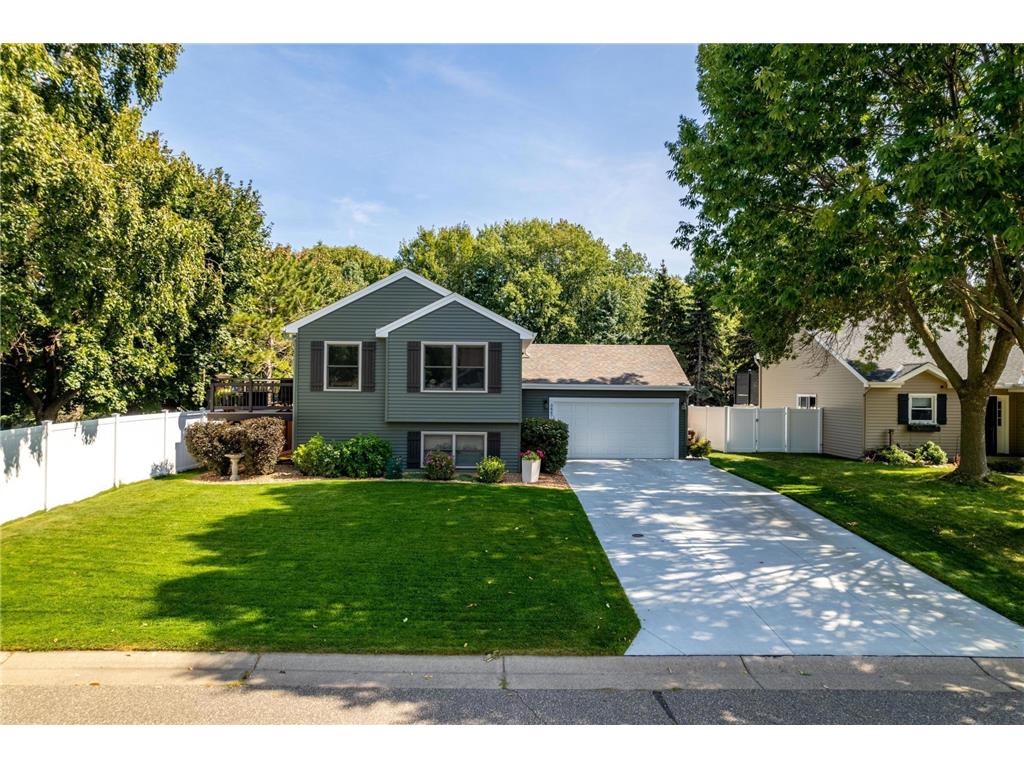 3887 Hallmark Avenue N Oakdale MN 55128 6713697 image1