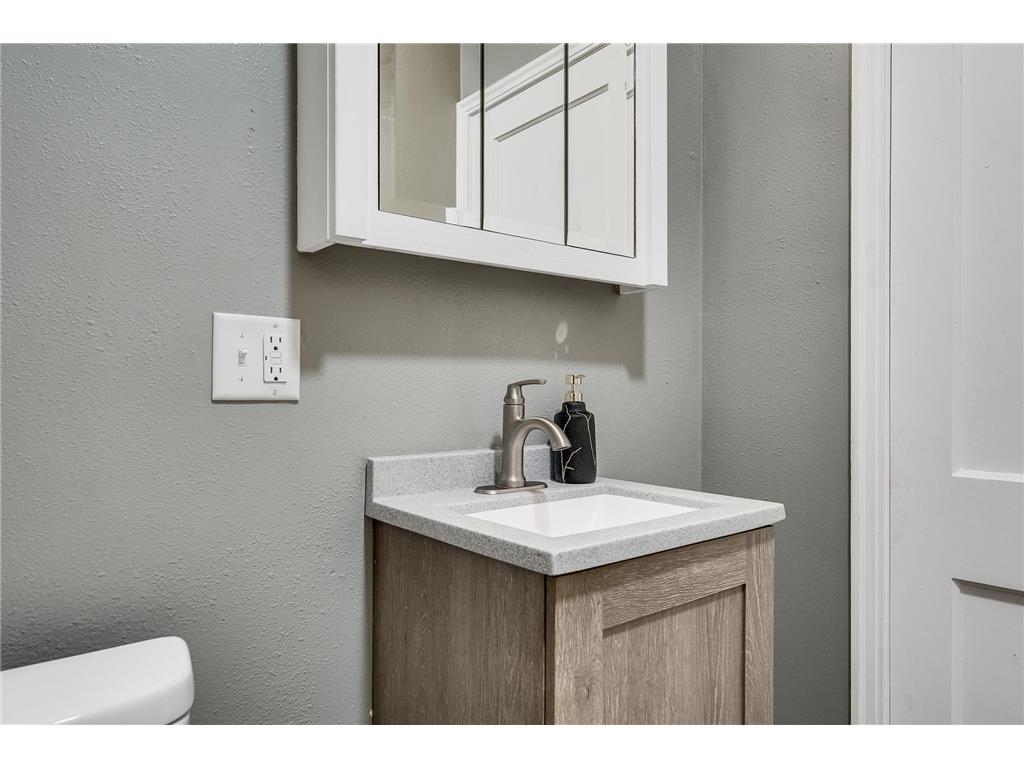 39 and 39-1/2 N Shore Drive Fountain City WI 54629 7010070 image21