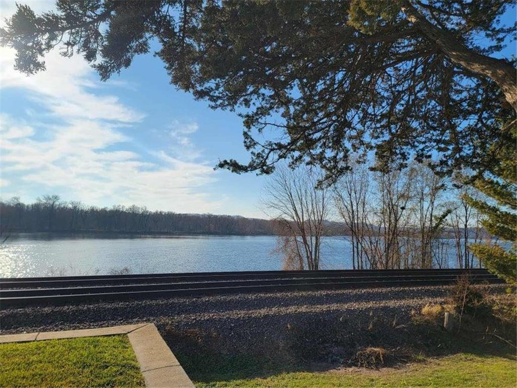 39 and 39-1/2 N Shore Drive Fountain City WI 54629 7010070 image4