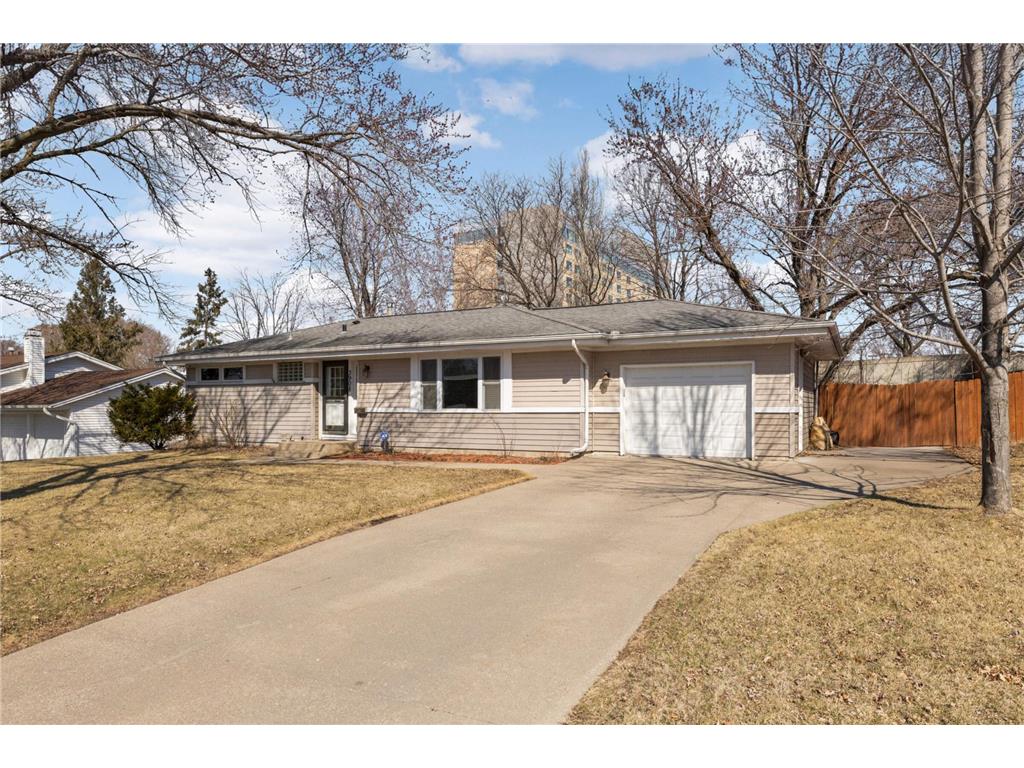 3908 W 82nd Street Bloomington MN 55437 6690915 image1