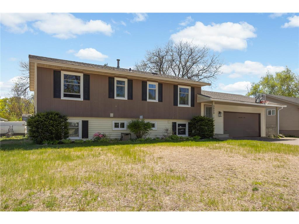 3909 81st Avenue N Brooklyn Park MN 55443 7037968 image1