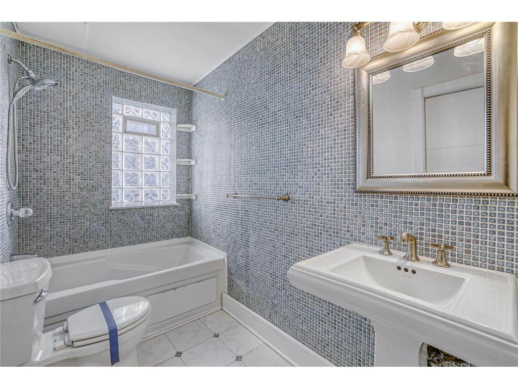 3917 Garfield Avenue Minneapolis MN 55409 7029062 image24