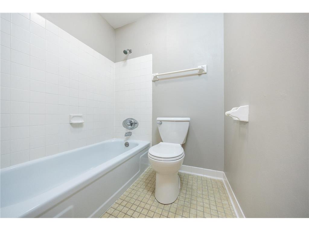 3917 Heritage Hills Drive #102 Bloomington MN 55437 7094605 image14