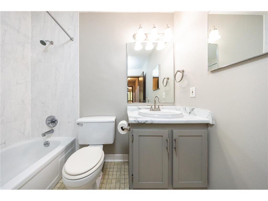 3917 Heritage Hills Drive #102 Bloomington MN 55437 7094605 image16