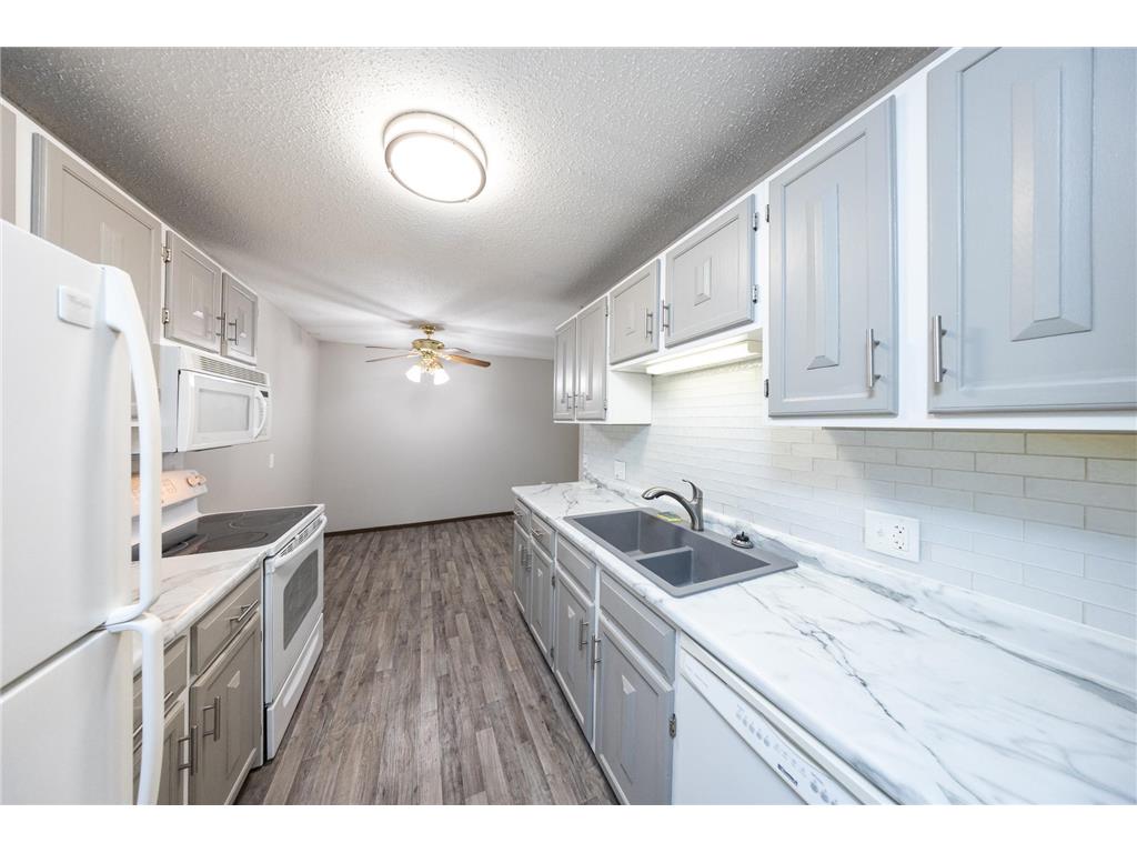 3917 Heritage Hills Drive #102 Bloomington MN 55437 7094605 image2