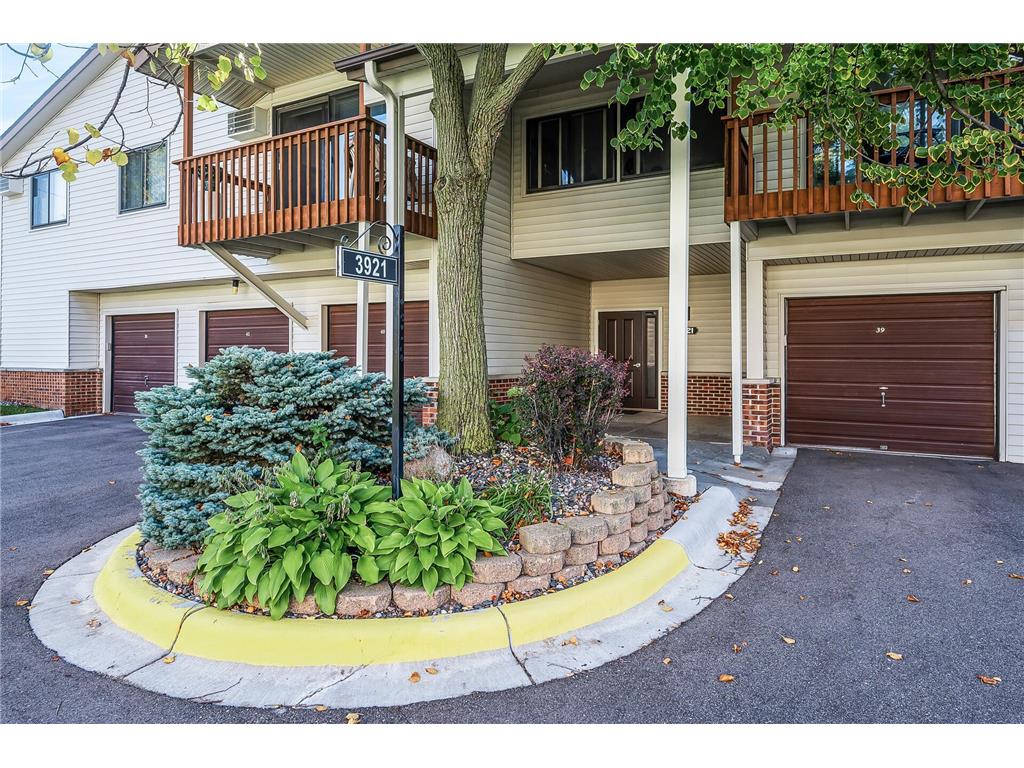 3921 Foss Road 103, Saint Anthony, MN 55421 MLS 6259854 Edina Realty