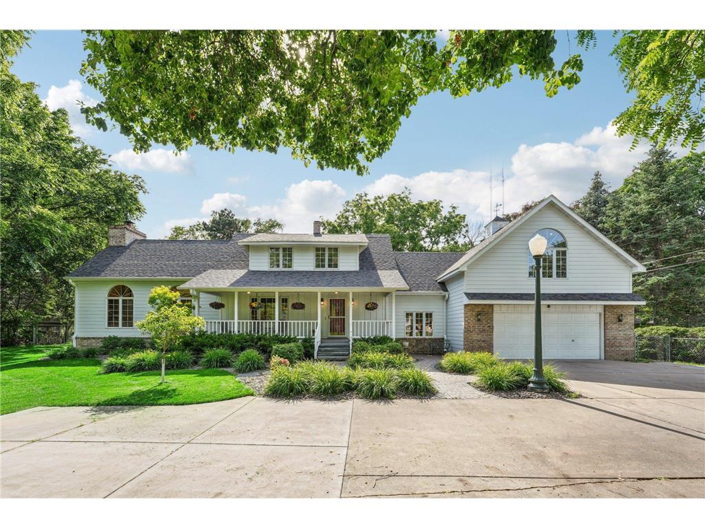 3921 Victoria Street N Shoreview MN 55126 - Island Lake 6537403 image1