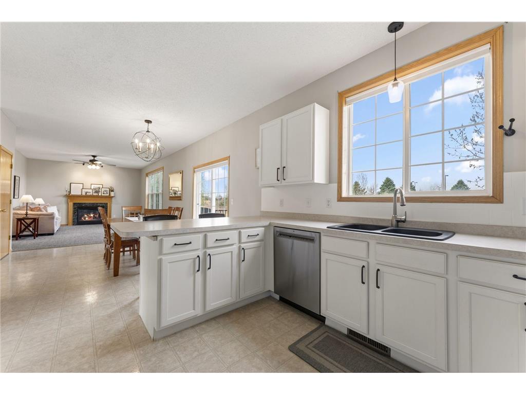 3941 94th Avenue N Brooklyn Park MN 55443 7056179 image6