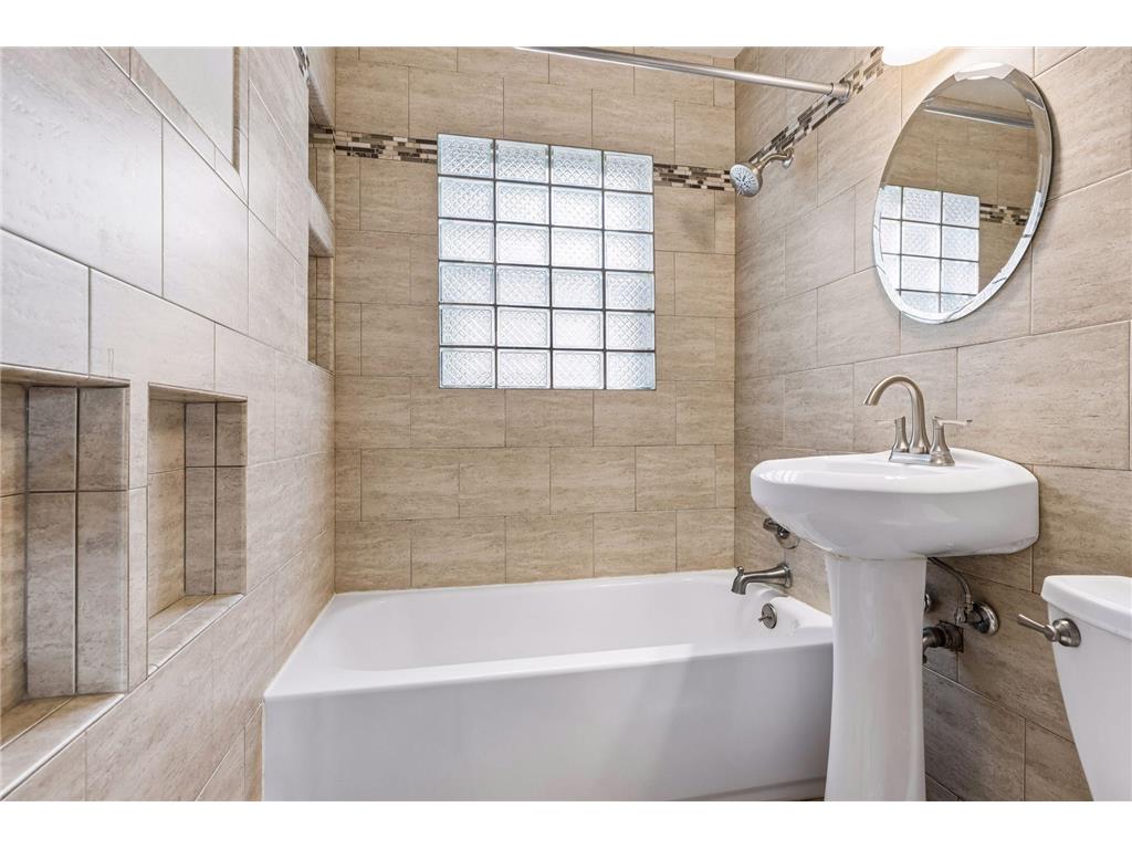 395 Eldridge Avenue W Roseville MN 55113 7047900 image15