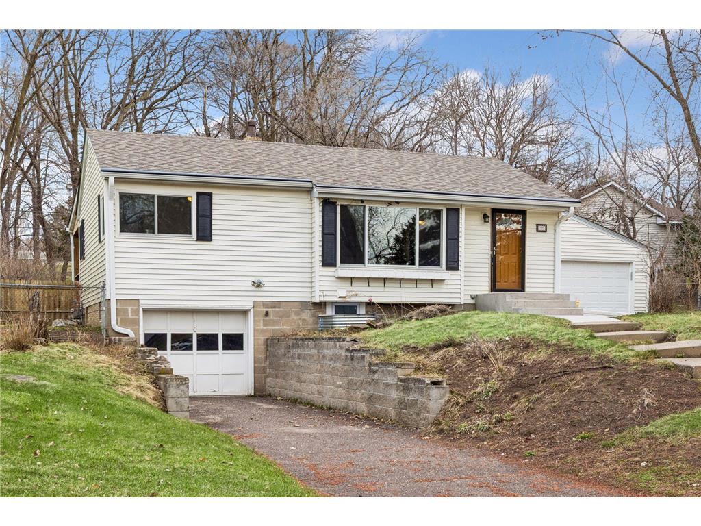 395 Eldridge Avenue W Roseville MN 55113 7047900 image2
