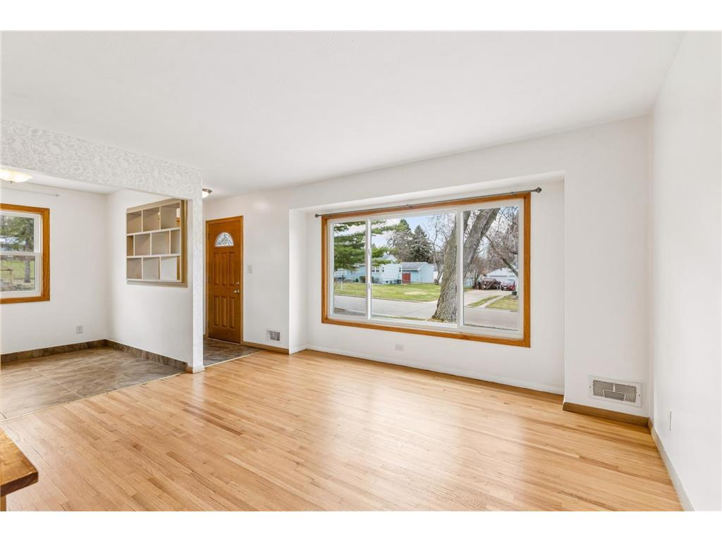 395 Eldridge Avenue W Roseville MN 55113 7047900 image3