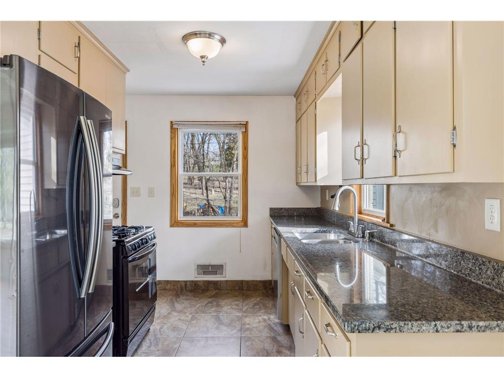 395 Eldridge Avenue W Roseville MN 55113 7047900 image9