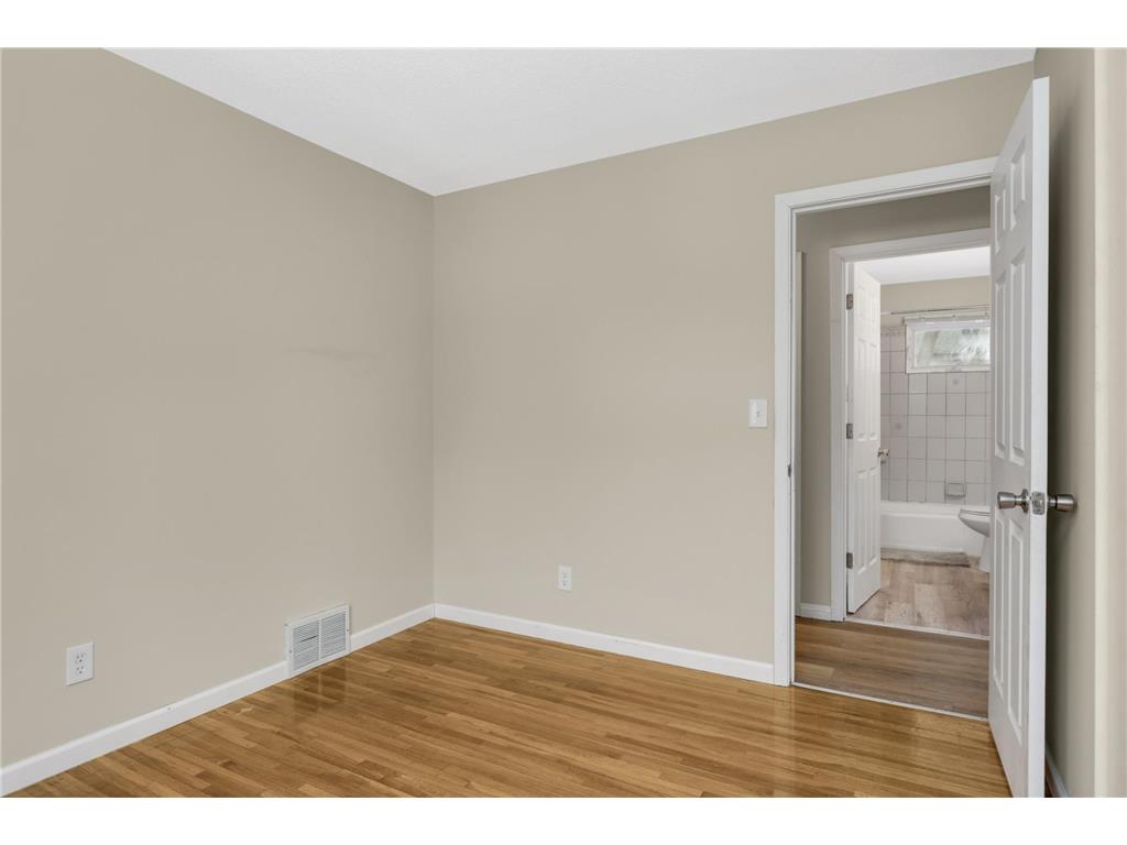 3958 Riverton Avenue Eagan MN 55122 7019509 image16