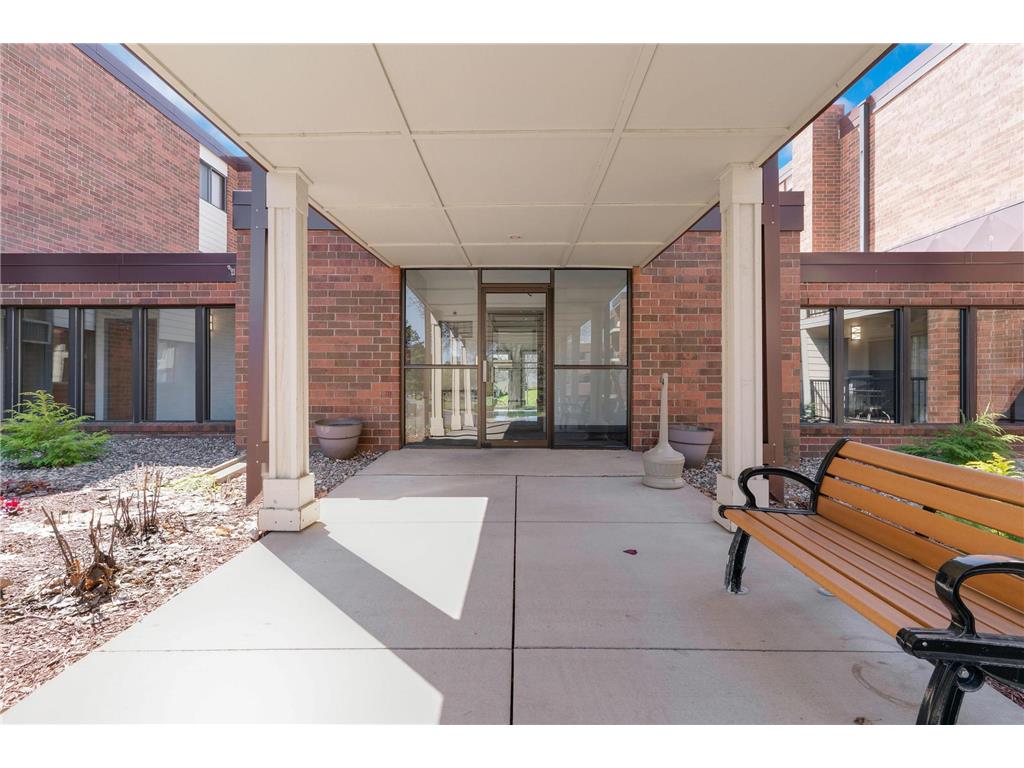 4 Pine Tree Drive #110 Arden Hills MN 55112 7098536 image4